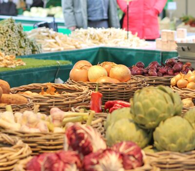 Marktstand auf dem Wochenmarkt in Wiedenbrück