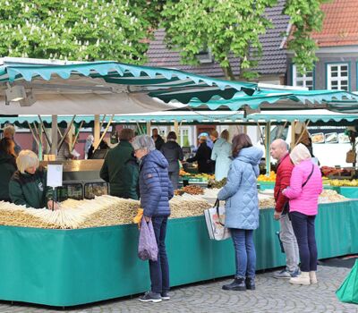 Marktstand auf dem Wochenmarkt in Wiedenbrück