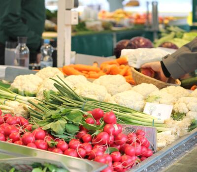 Marktstand auf dem Wochenmarkt in Wiedenbrück