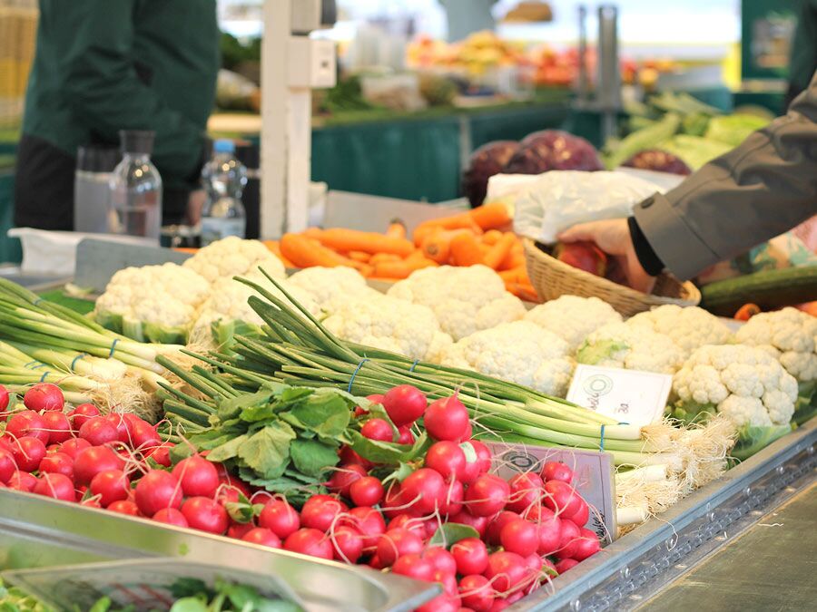 Marktstand auf dem Wochenmarkt in Wiedenbrück